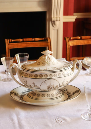Creil et Montereau tureen with plate stand, decorated with neoclassical black and white scenes - shop antique tableware