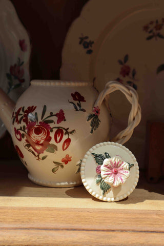 HAND PAINTED LEEDS CREAMWARE TEAPOT