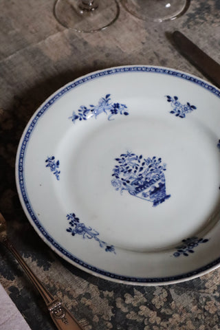 LATE 18TH C. CHINESE PORCELAIN PLATES - SET OF 8