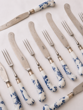 Detail of Worcester blue and white porcelain knife handles, 18th century