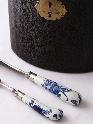 Detail of Worcester blue and white porcelain knife handles, 18th century. shop antique cutlery 