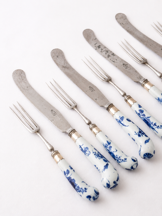 GR marked blades and silver collars, 18th-century Worcester cutlery set. Shop Antique cutlery London.