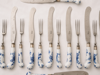 18th-century Worcester blue and white cutlery set in original fish-skin case, formerly Peter Hoane collection