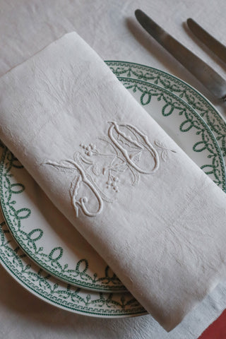 J.D.  HOLLY EMBROIDERED TABLE LINEN - 11 PIECES