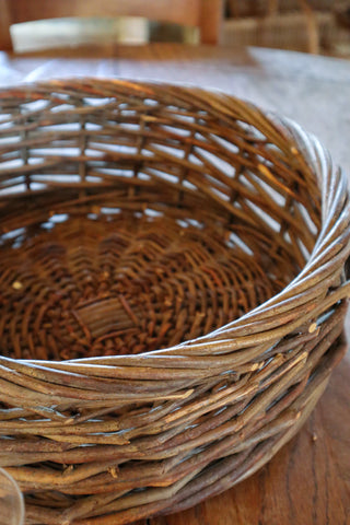 VINTAGE ROUND TABLE BASKET